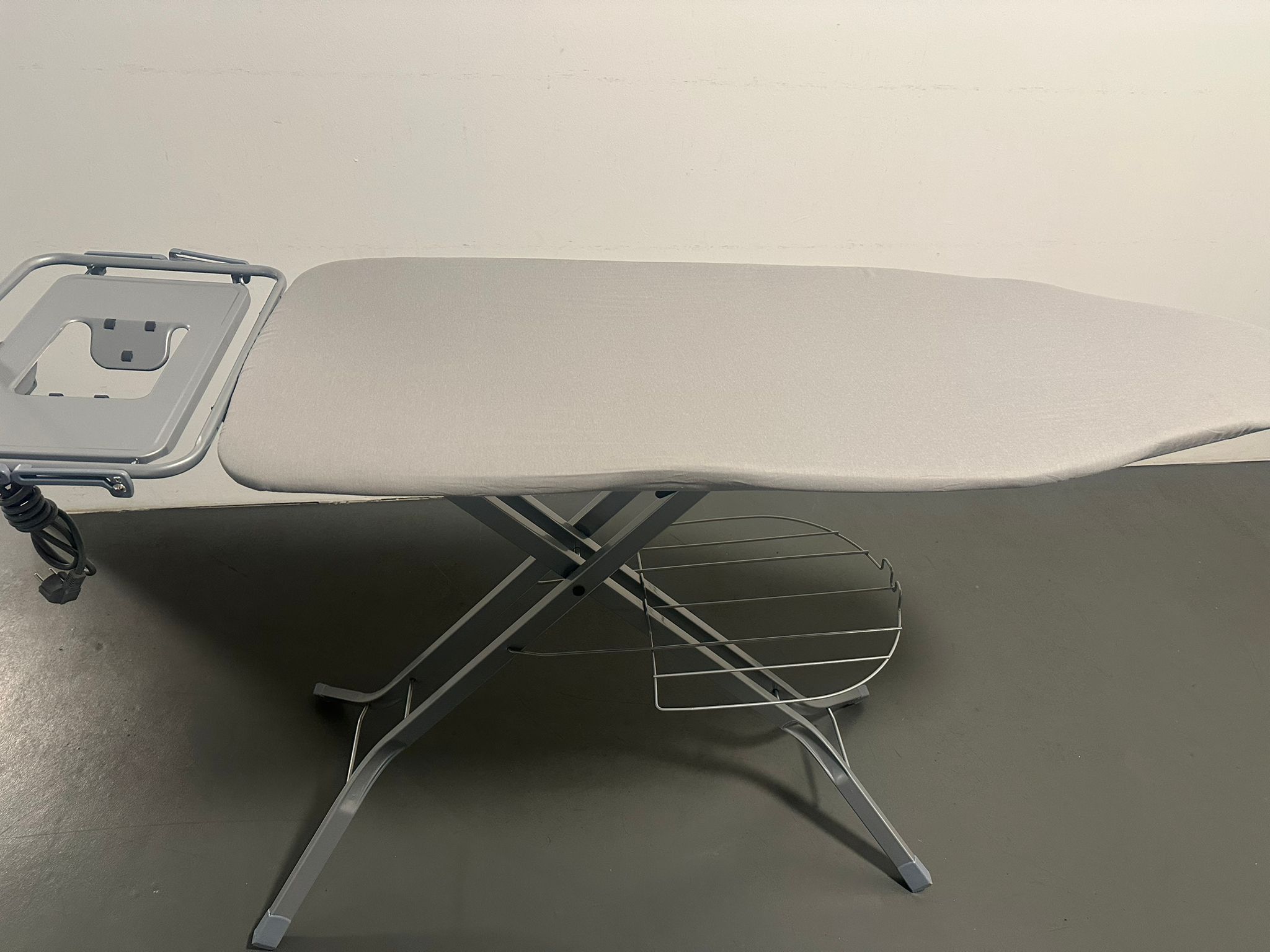 STAHLMANN XXL Bügelbrett 130 × 48 cm für Dampfbügelstation