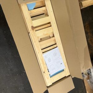 VELORA Getränkekistenregal aus Kiefernholz für 4–6 Kisten – mit Ablage – Made in EU
