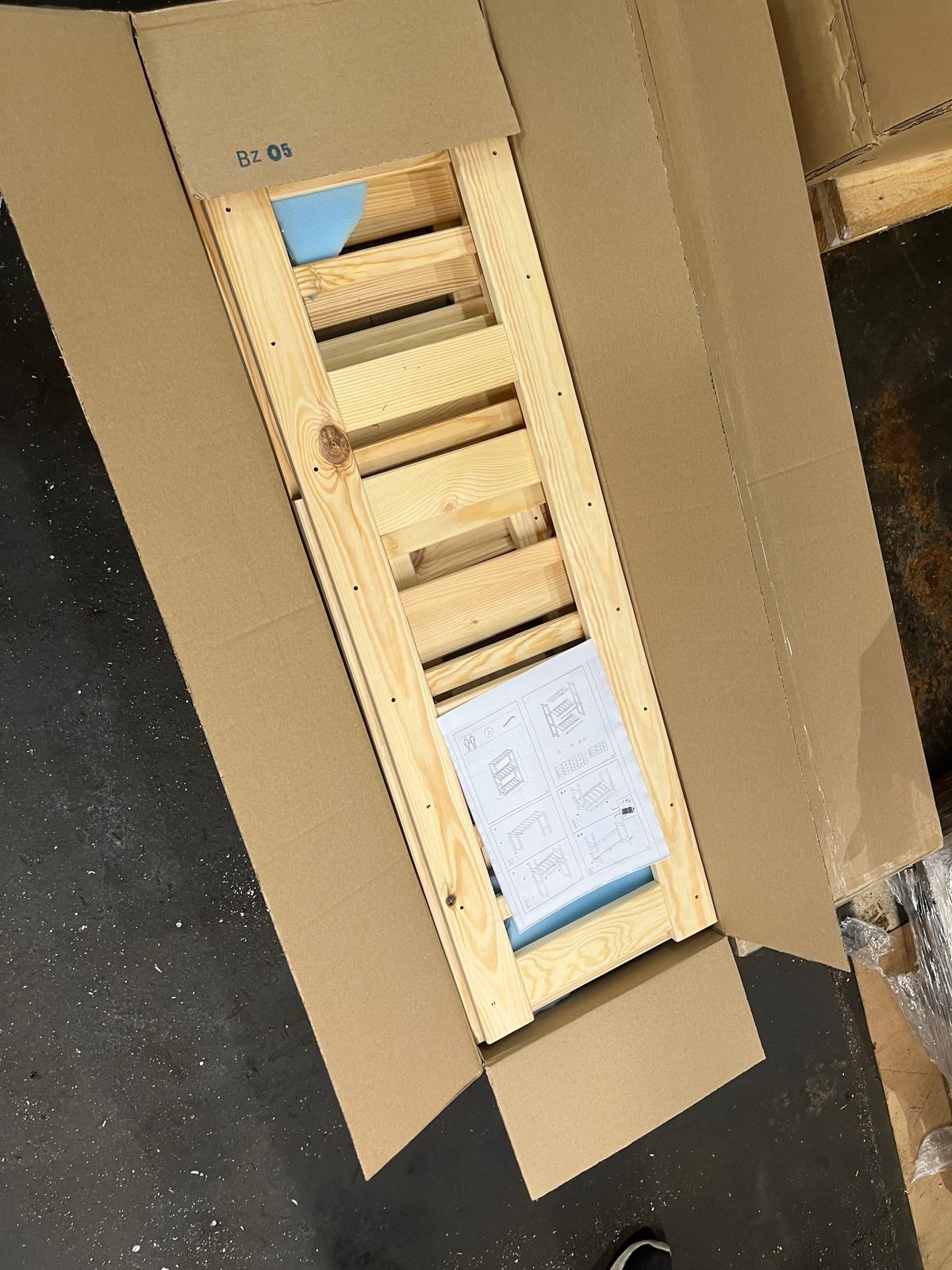 VELORA Getränkekistenregal aus Kiefernholz für 4–6 Kisten – mit Ablage – Made in EU
